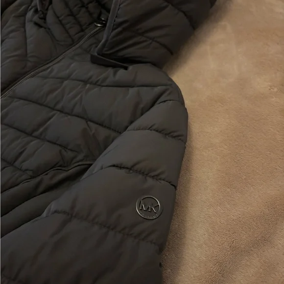 Michael Kors Puffer Coat with Hood - Picture 4 of 6